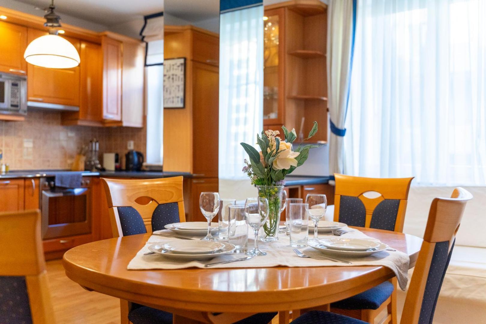 Wola - 100m2, Balcony - By Rentujemy Apartment *