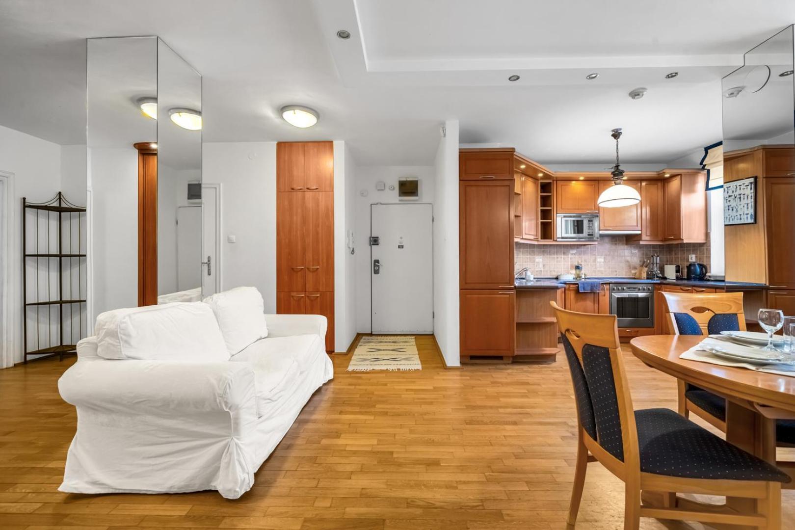 Apartment Wola - 100m2, Balcony - By Rentujemy