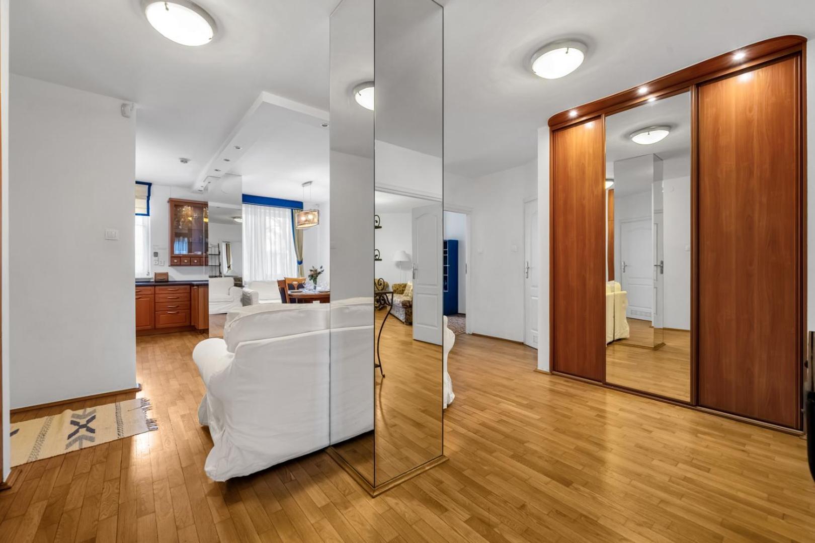 Apartment Wola - 100m2, Balcony - By Rentujemy